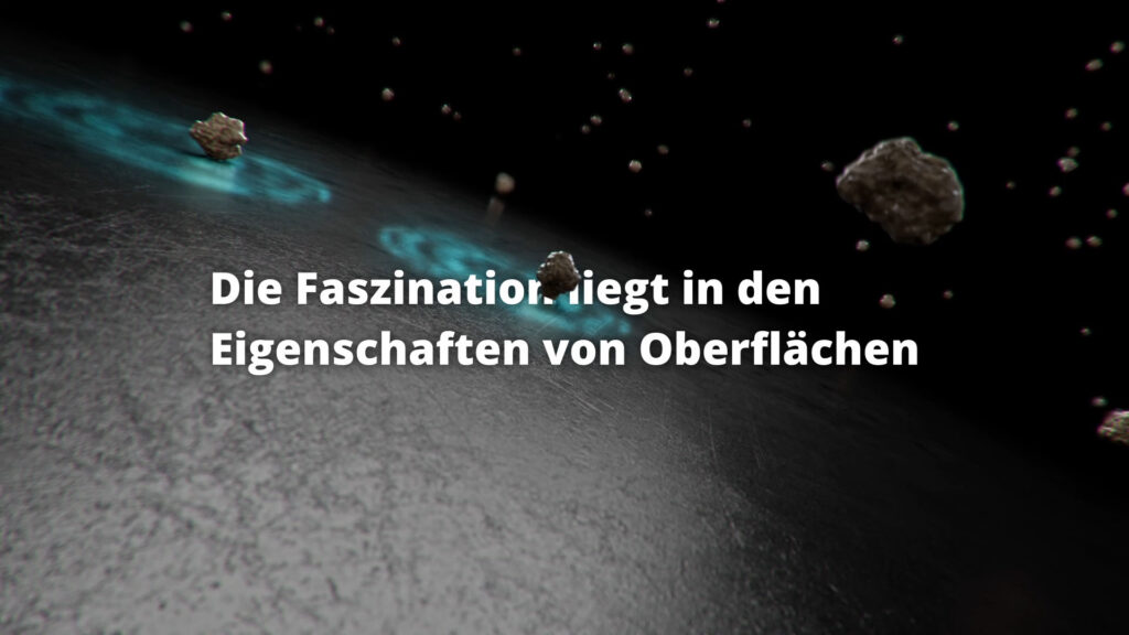 Partikel auf einer dunklen Oberfläche mit Texteinblendung zur Faszination von Oberflächen, Standbild aus dem 3D-Erklärfilm des Fraunhofer IPA